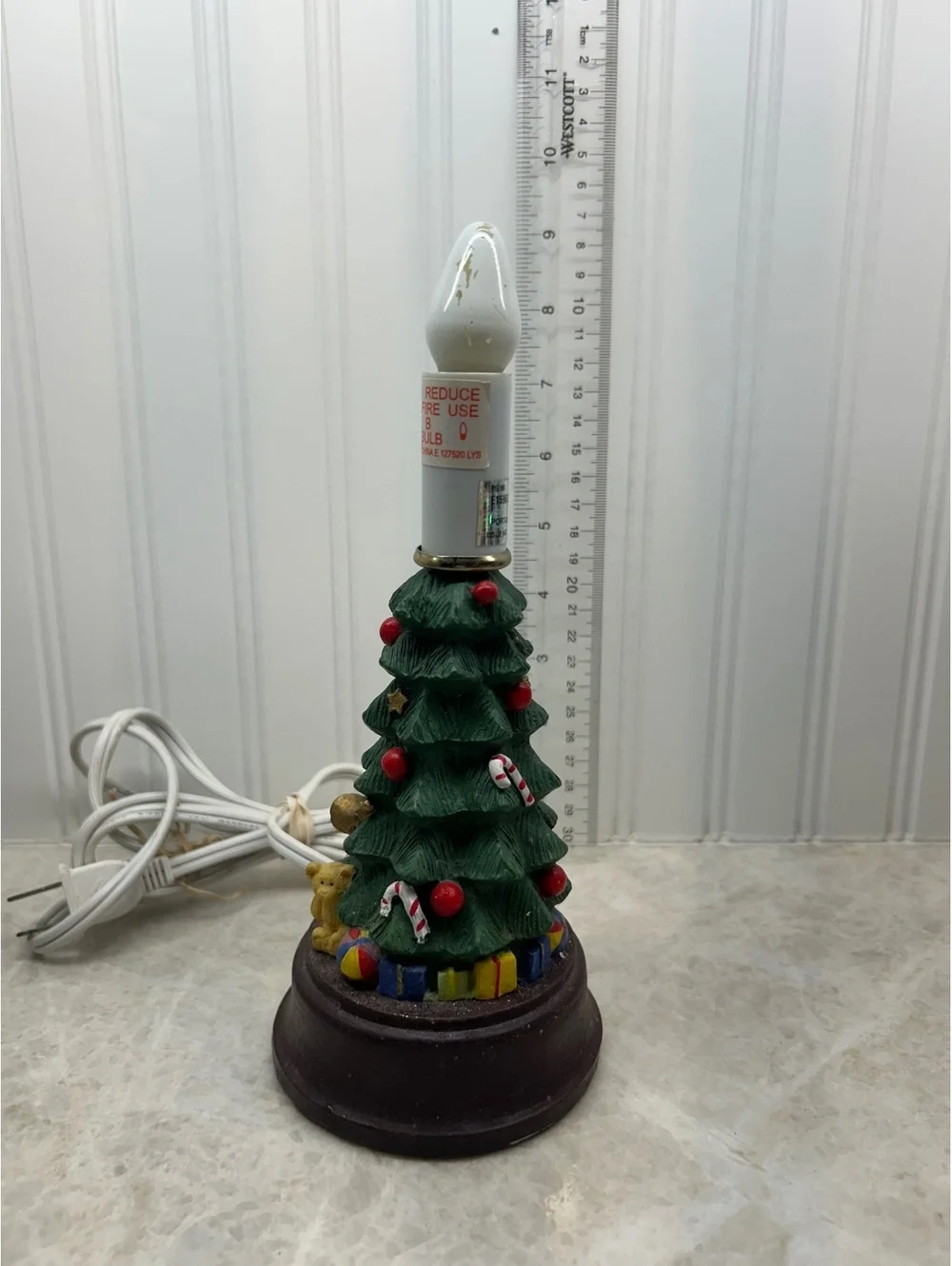 Vintage 1994 NOMA Ceramic Light-Up Tabletop Christmas Tree Lamp – 10”
